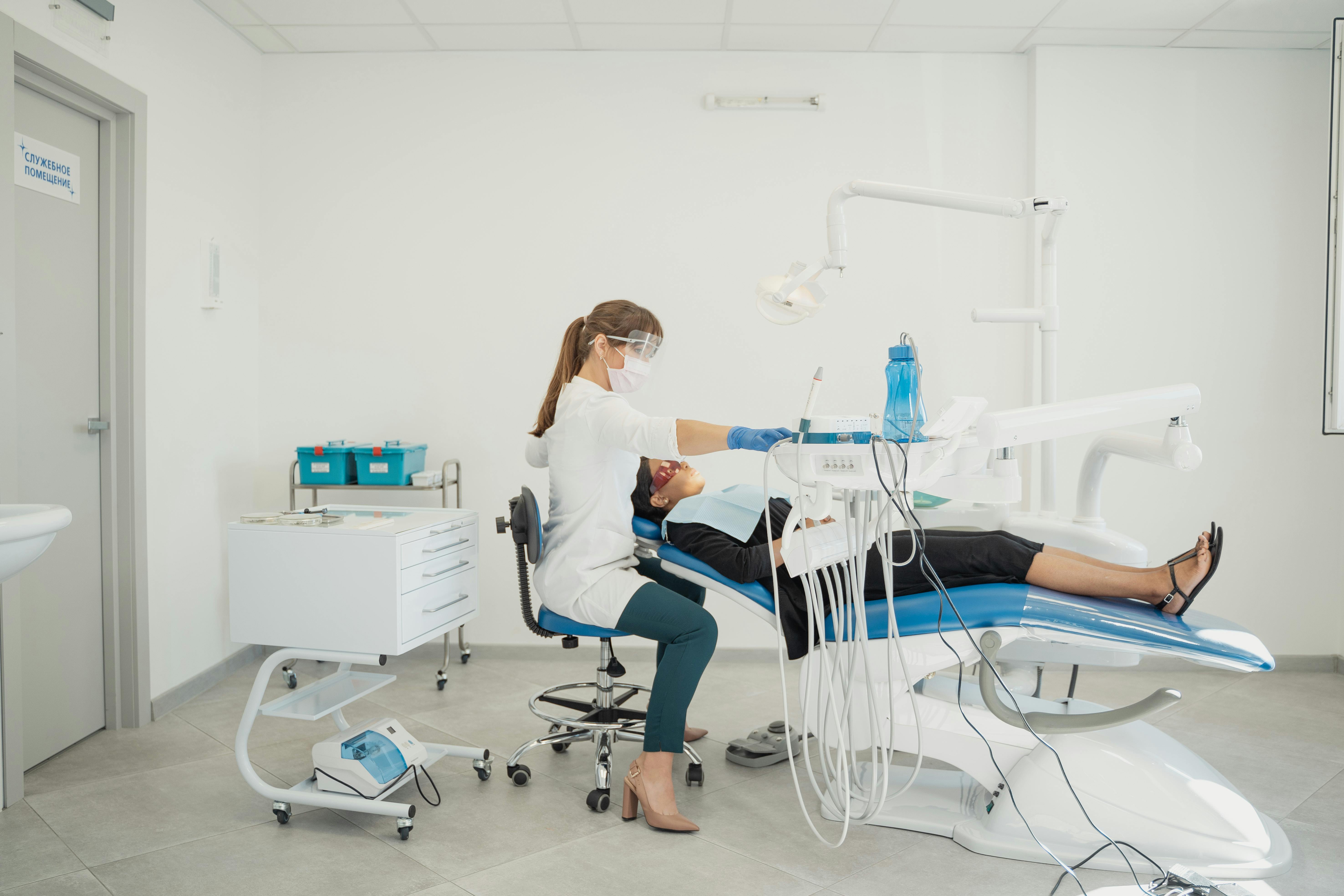 Equipamentos modernos de clínica com tecnologia avançada